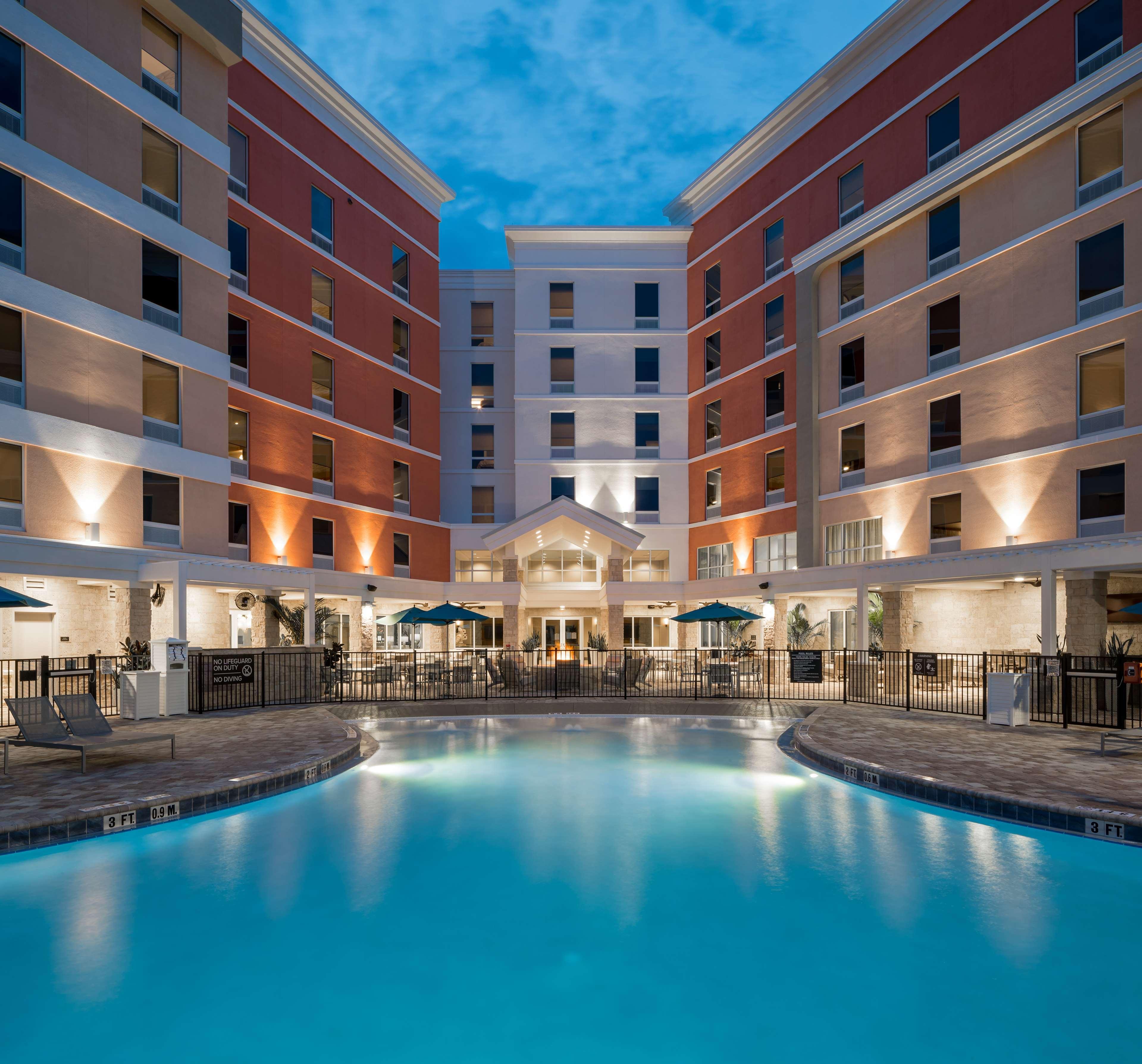 Hampton Inn & Suites Cape Canaveral Cruise Port, Fl Exterior foto